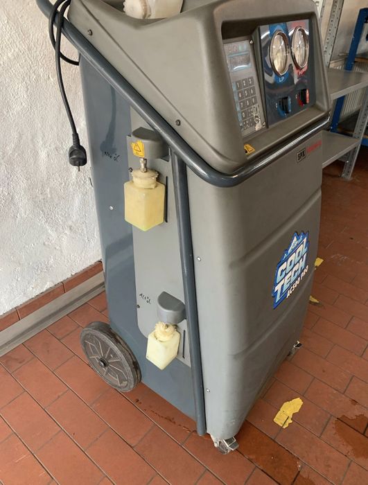 Машина/станция за зареждане на климатици. Фреон R134A. ROBINAIR