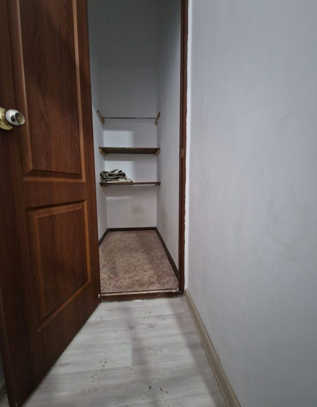 Продам 1 кв 43 квм жм.Нурсити 2 мкр