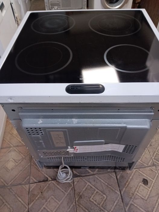 Свободно стояща печка с керамичен плот VOSS Electrolux 2 год.Гаранция!