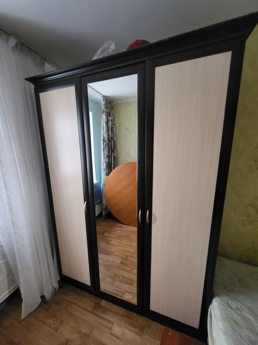 Продам Шкаф нормальном состоянии