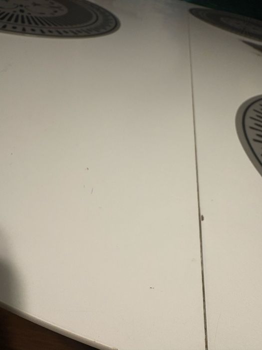 Masă extensibilă albă + set 4 scaune gri – 200 × 110 cm / 110cm rotund