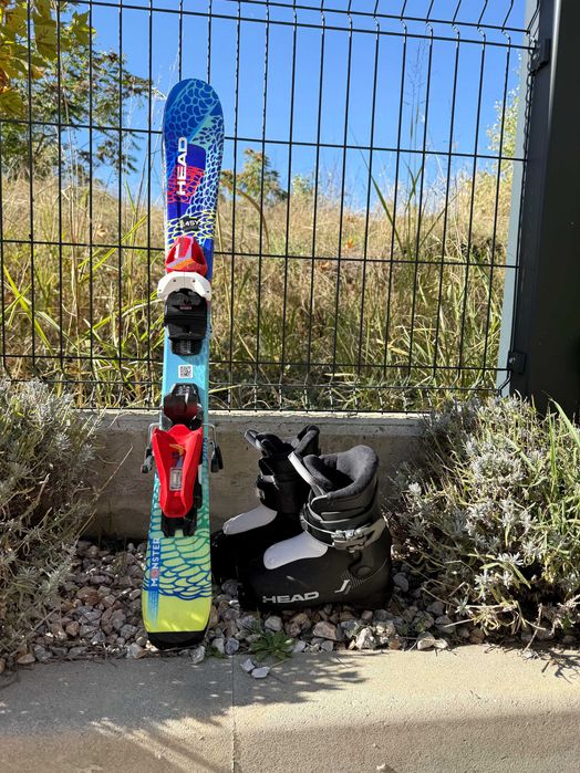 Детски комплект ски (ски, автомати и обувки)