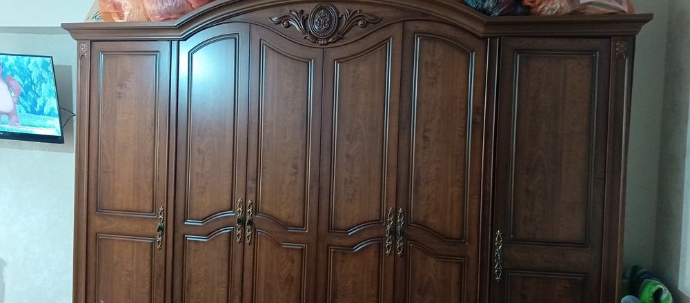 Продам шкаф и трюмо за 70000 тыс