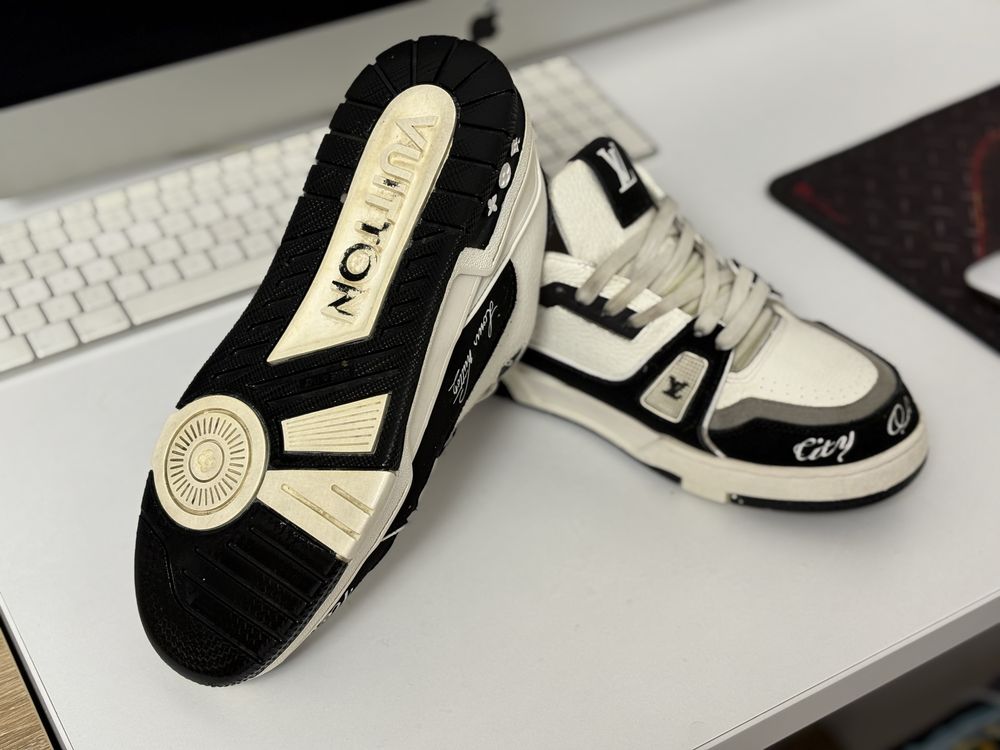 Louis Vuitton trainer black and white mar.41