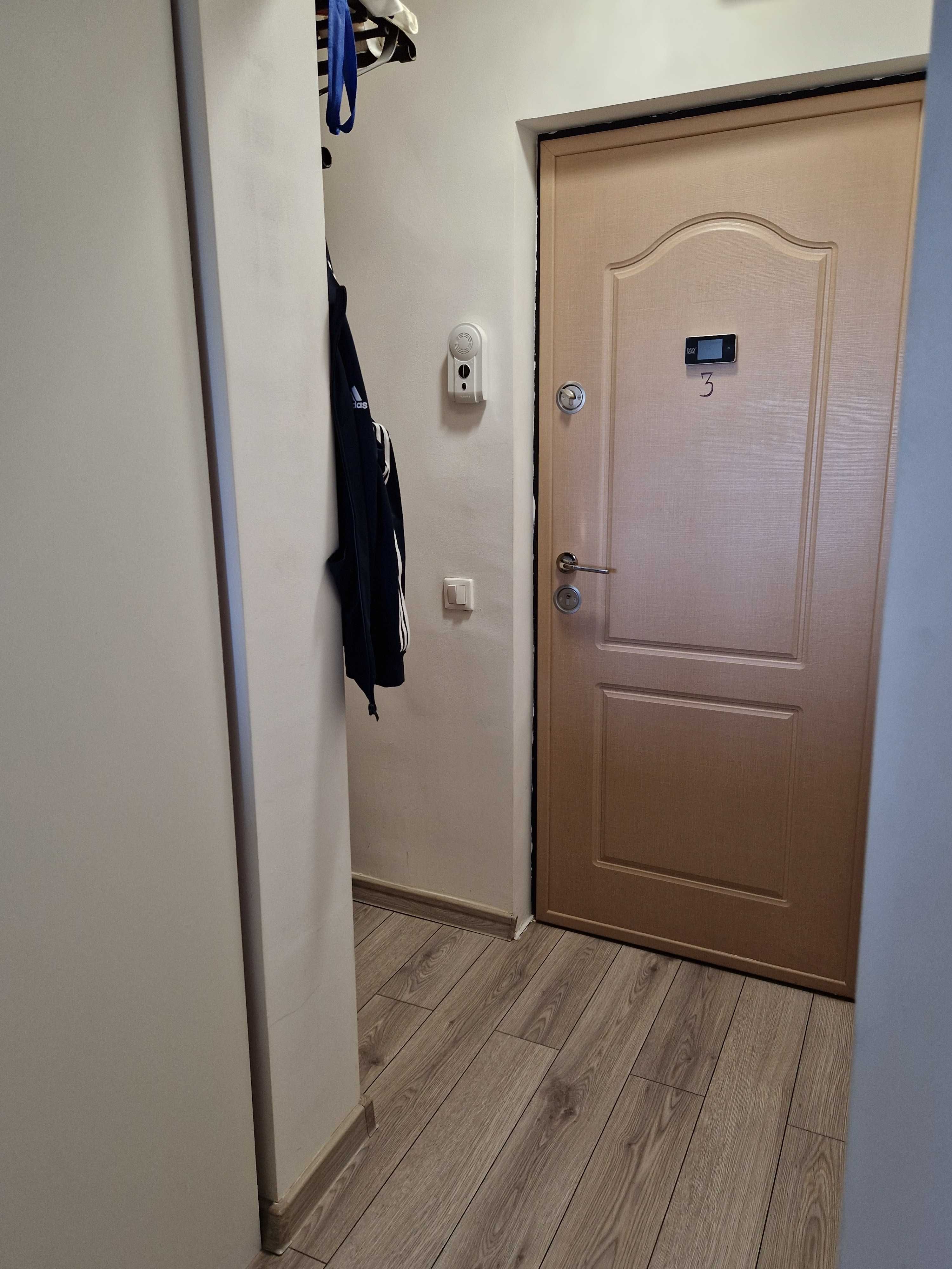Ampartament decomandat 2 camere + 2 balcoane renovat in totalitate
