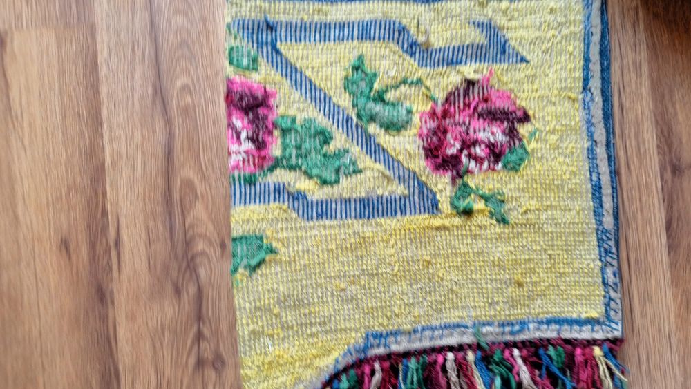 Covoare perete lucrate manual.