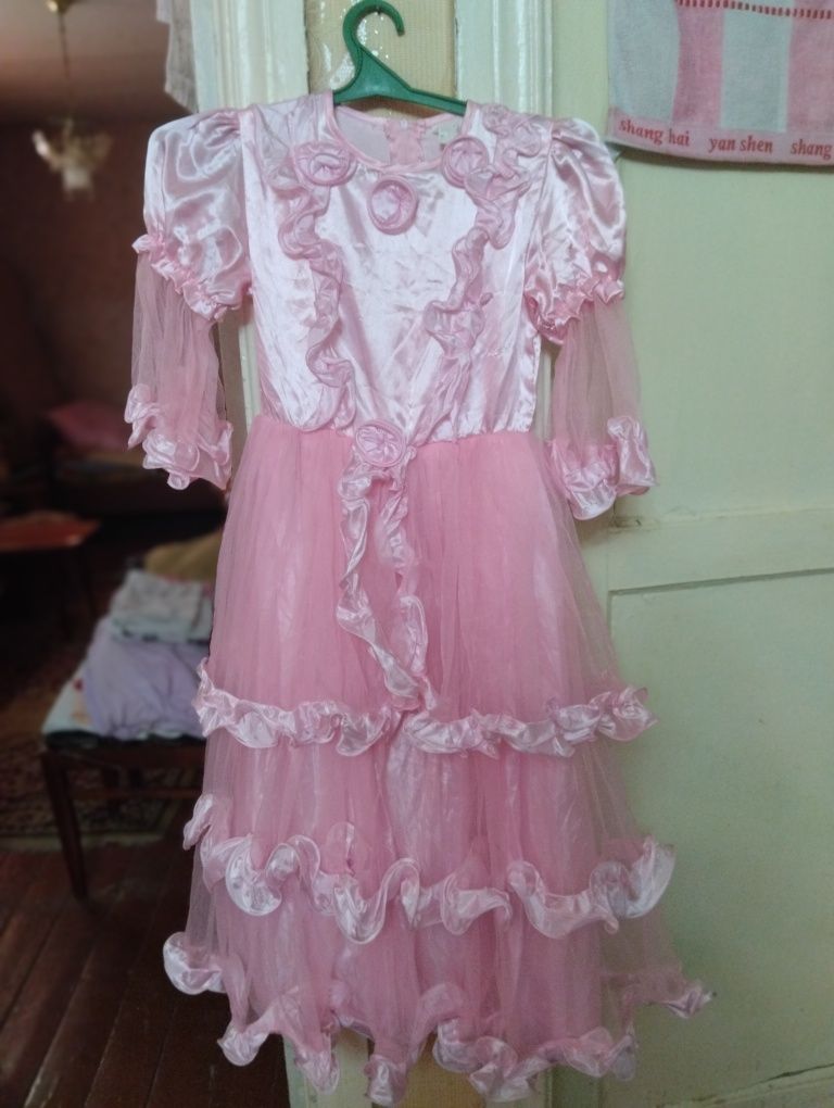 Продается розовое детское платье
