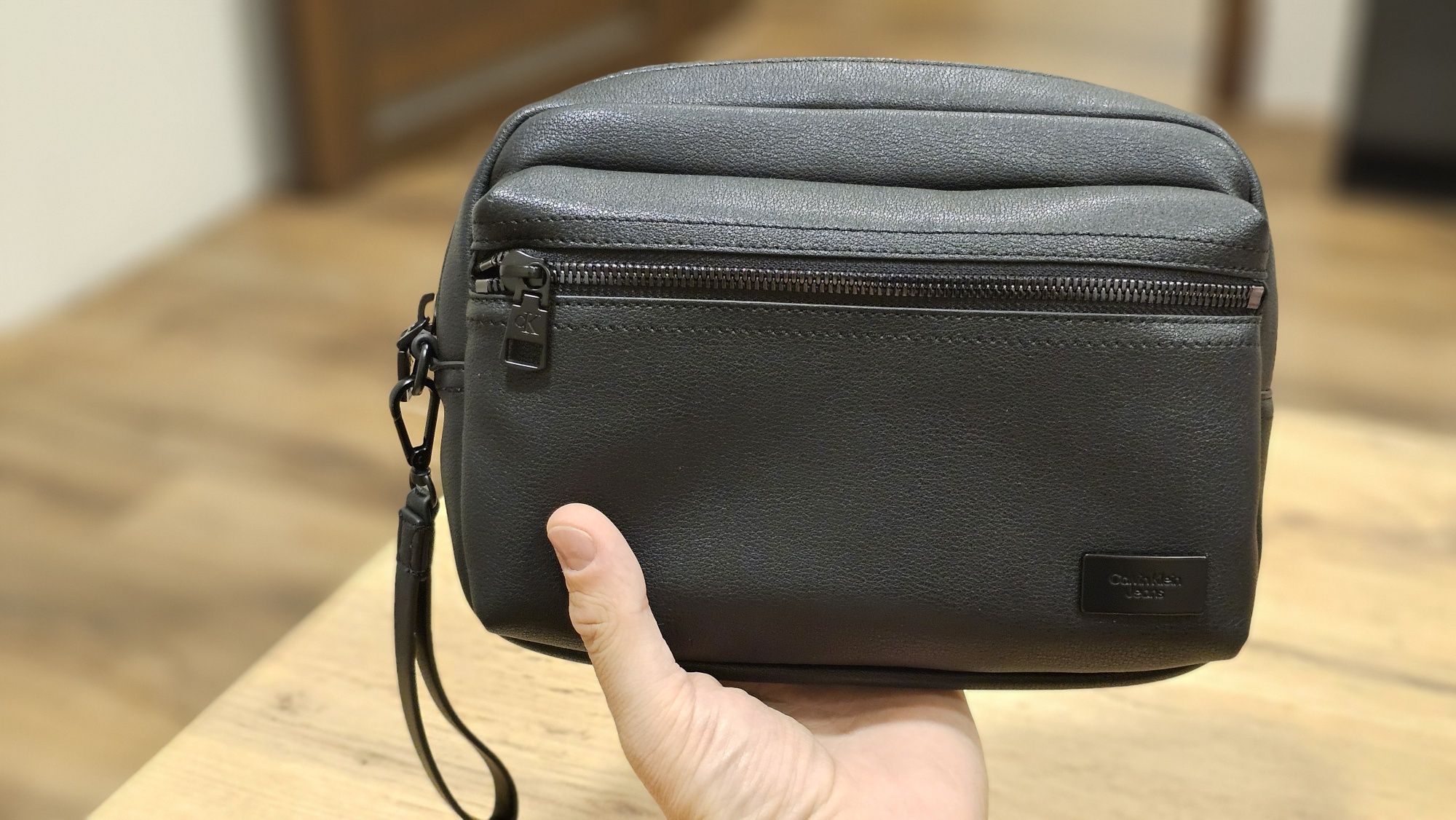 Мъжка чантичка Inst Plaque Small Pouch W/Pkt