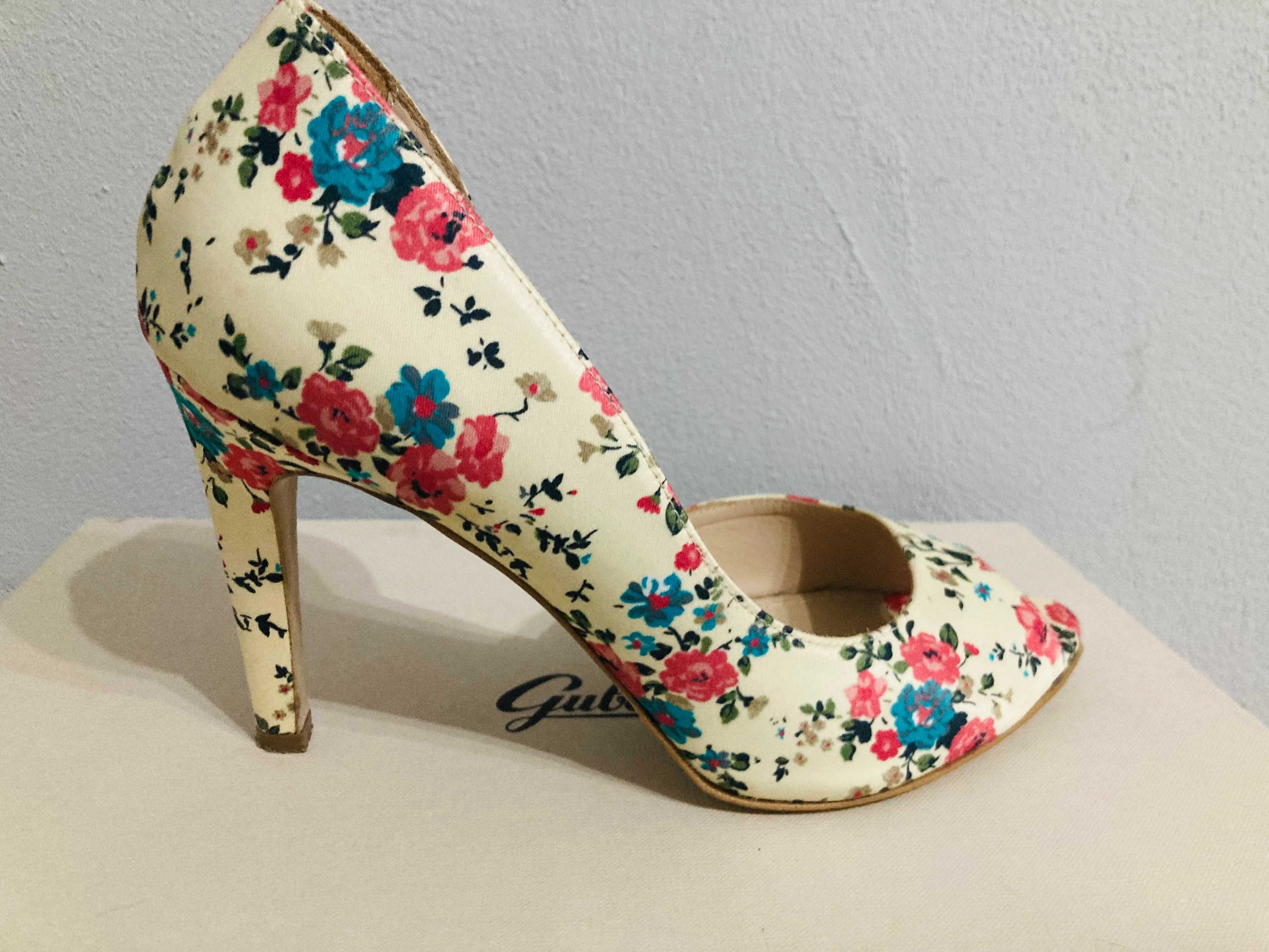 Pantofi Guban cu toc, model floral