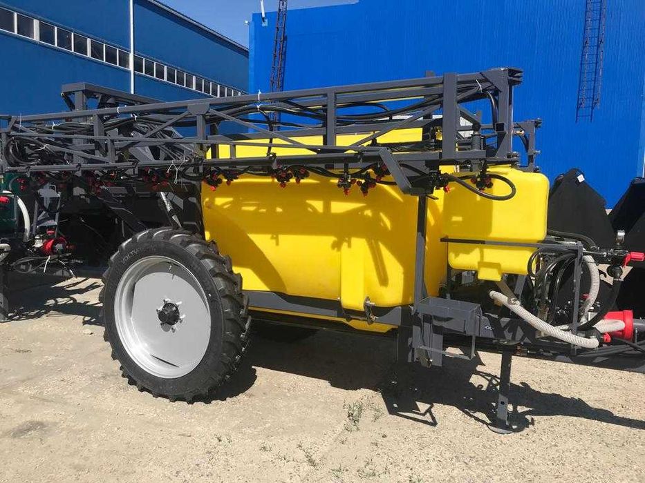 Опрыскиватель прицепной 2500 л 22 м