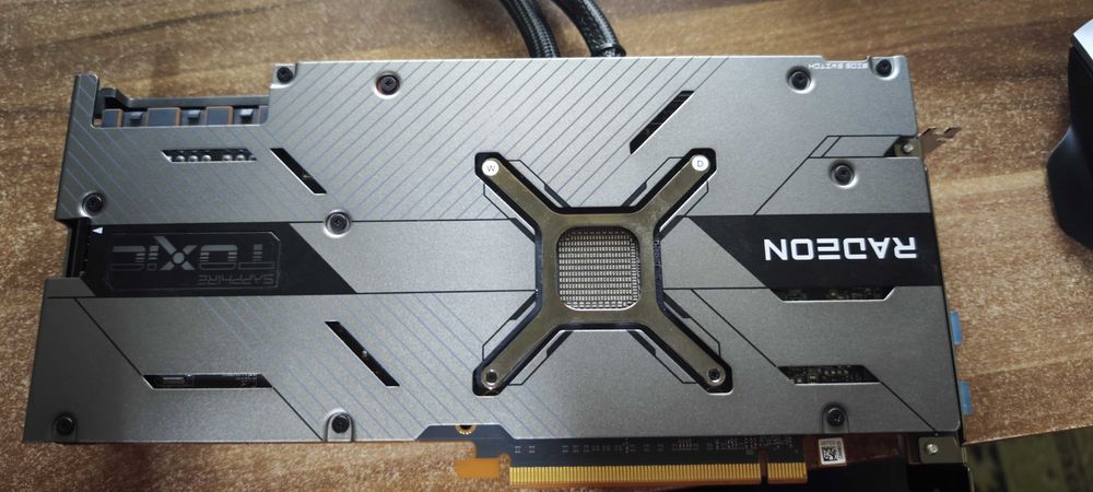 Placă video Sapphire TOXIC AMD Radeon RX 6900 XT 16GB – Răcire pe Apa