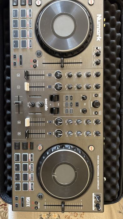 Vand consola Dj Numark NS4FX