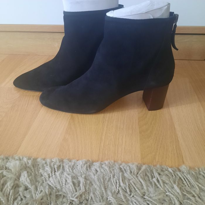 Ghete piele fina, mărimea 40 foarte elegante...noi cu eticheta