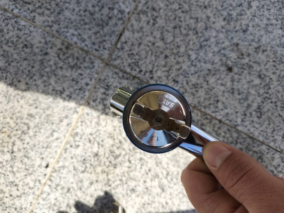 Vind 2 pistoale de vopsit pe aer comprimat, preț negociabil