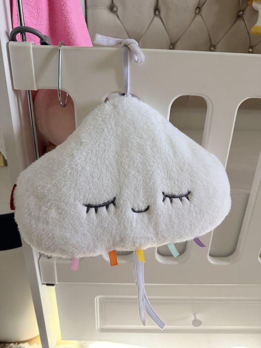 Fisher Price NEWBORN Плюшено облаче с бял шум , звуци и светлини.