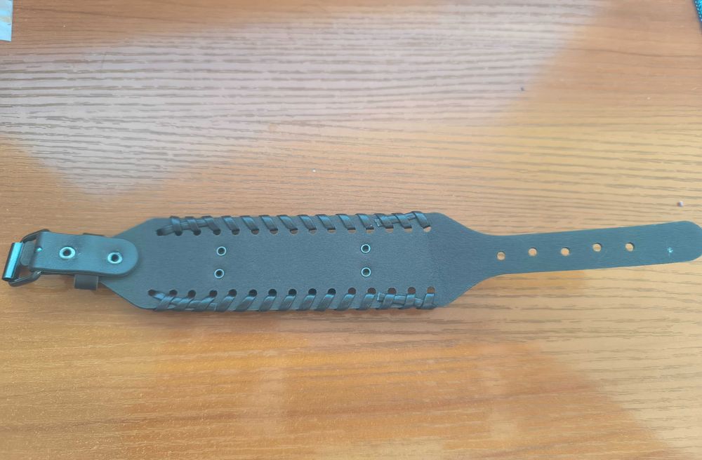 Продам красивый браслет из кожзама