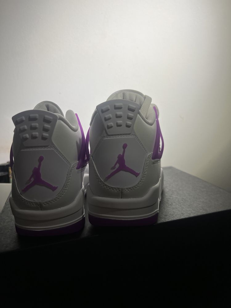 Jordan 4 hyper violet, nepurtați(noi in cutie)