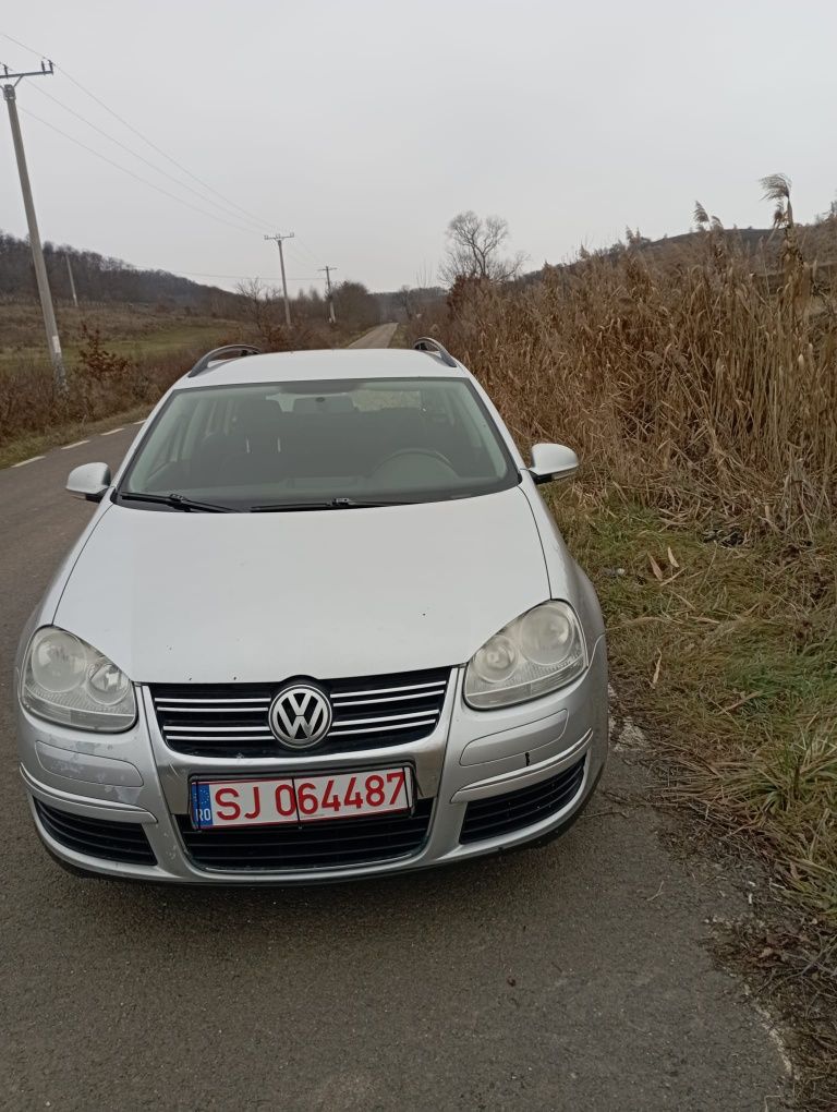 Vând sau schimb golf 5