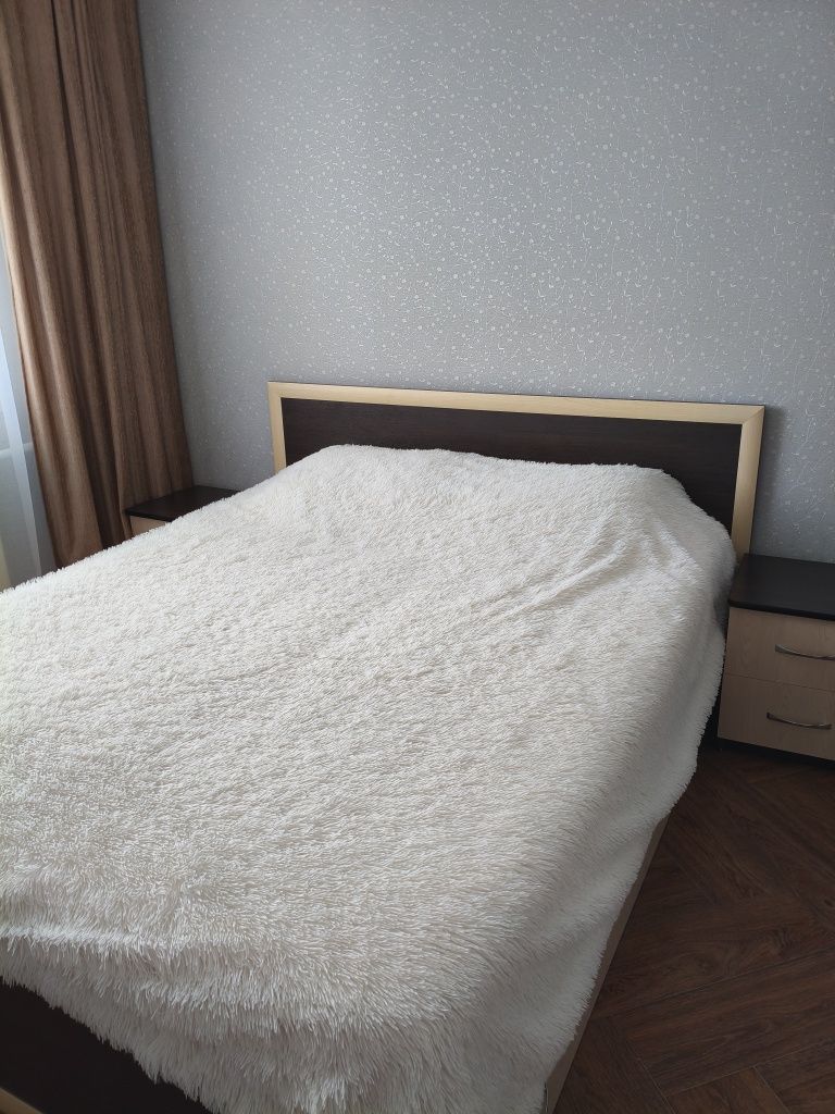 Двуспальная кровать