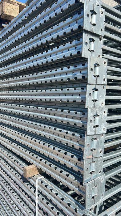 Rafturi profesionale