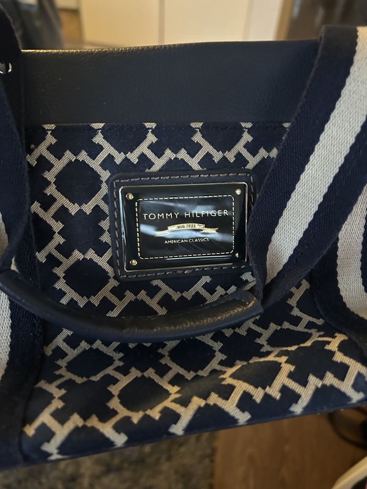 Дамска чанта Tommy Hilfiger