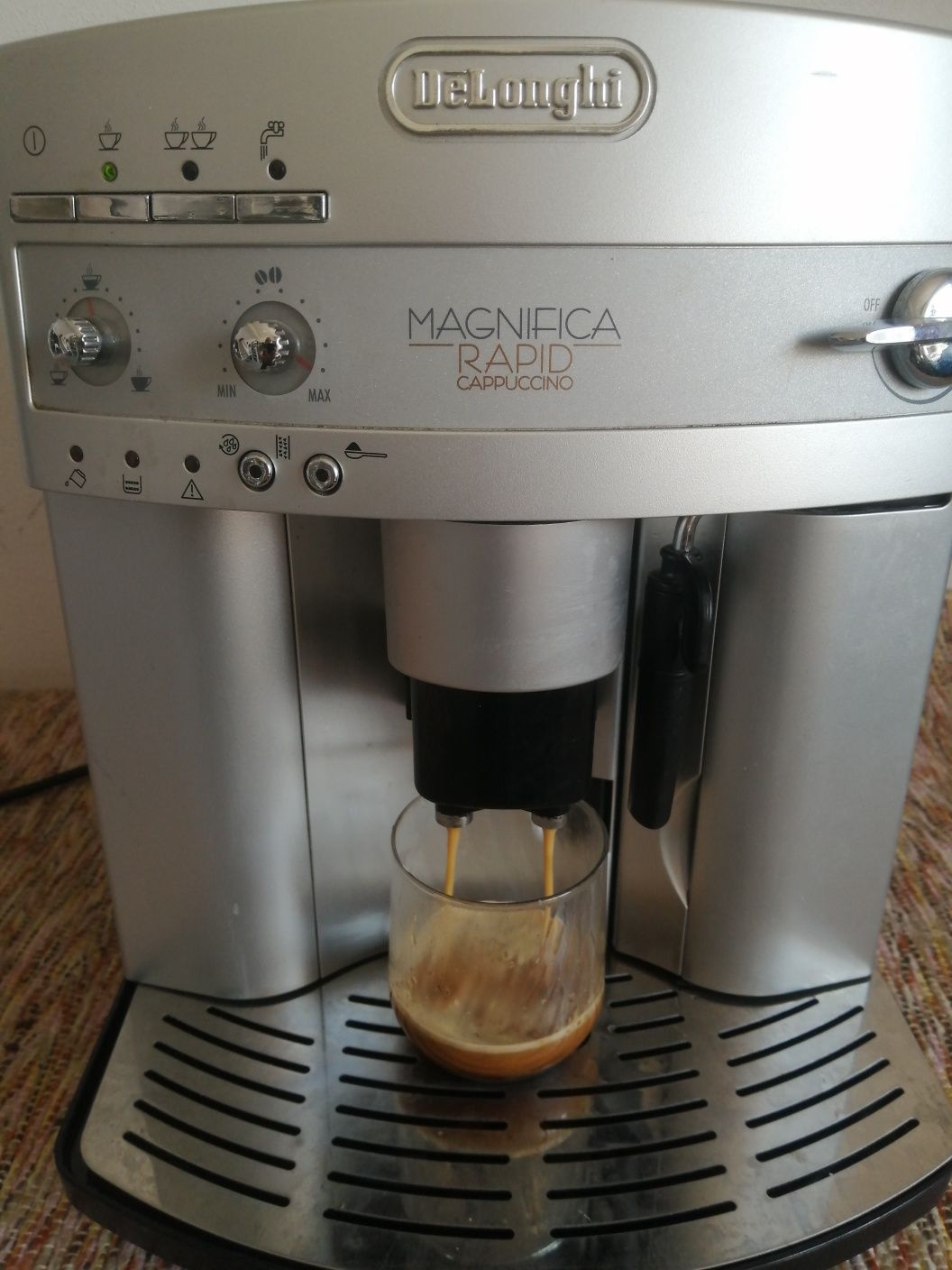 Expresor cafea Delonghi Magnifica rapid capucino