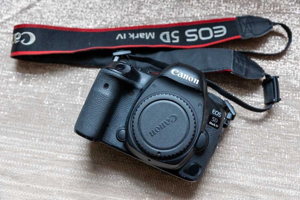 Canon EOS 5D Mark IV + подарък 3 карти памет