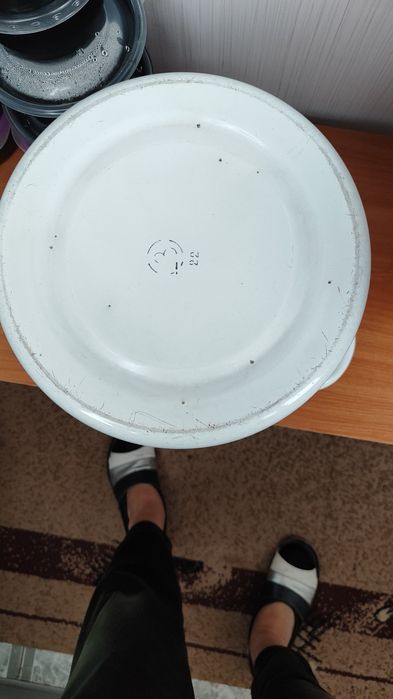 Эмалированные кастрюли