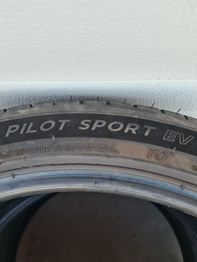 Летни гуми 2 броя MICHELIN PilotSport EV 255 40 R20 дот 3923