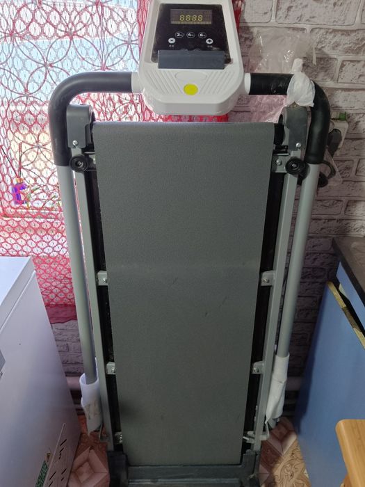 Продам беговую дорожку почти новая