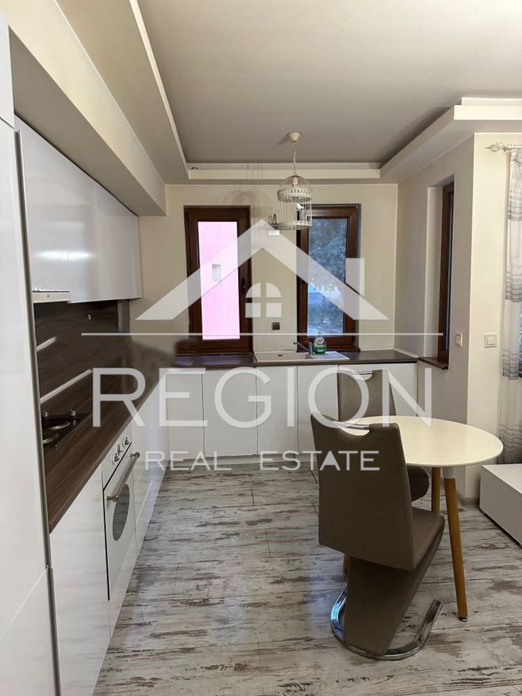 Дава се под наем Тристаен апартамент в Пловдив, Център - 90 кв.м за 450 € - Снимка #2
