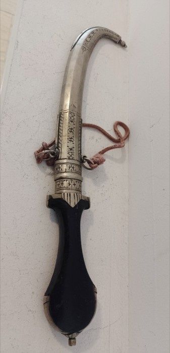 Pumnal vintage Marocan deosebit de frumos, teaca din alama si aplicati