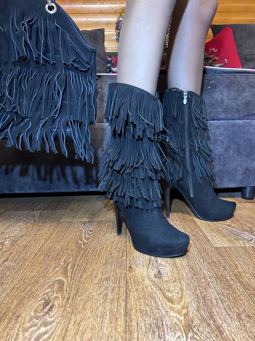 Сапоги с сумкой.