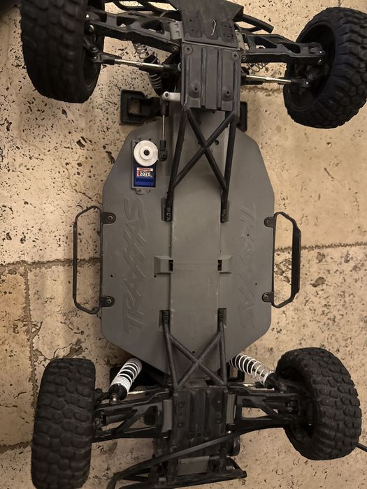 Traxxas slash cu motor brushless