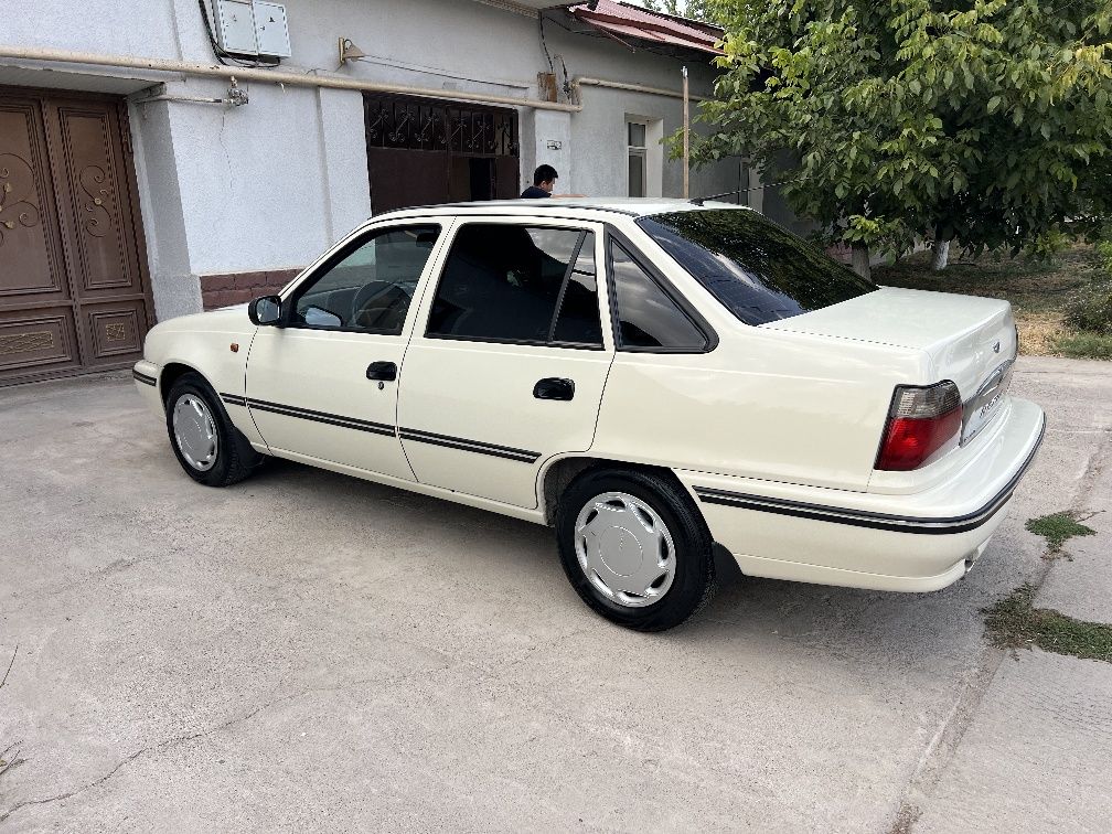 Nexia 1 4500$ srochniga
