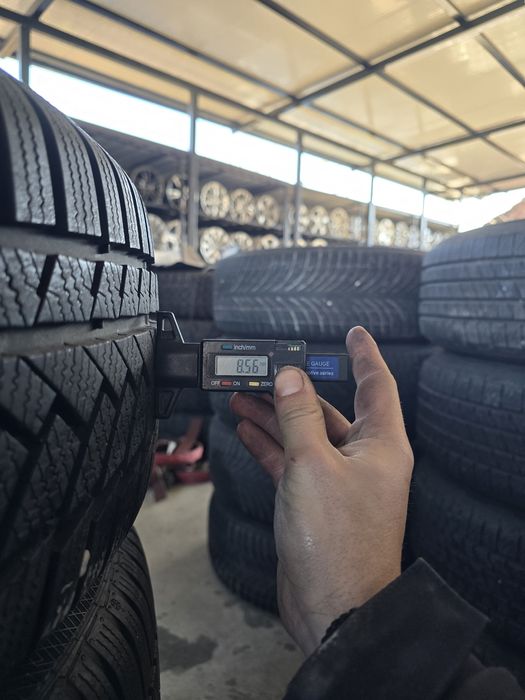 4 Броя 235/55/18 Continental 2x8,5mm 2x7,2mm