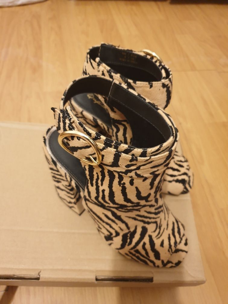 Botine luate de pe Asos imprimeu leopard