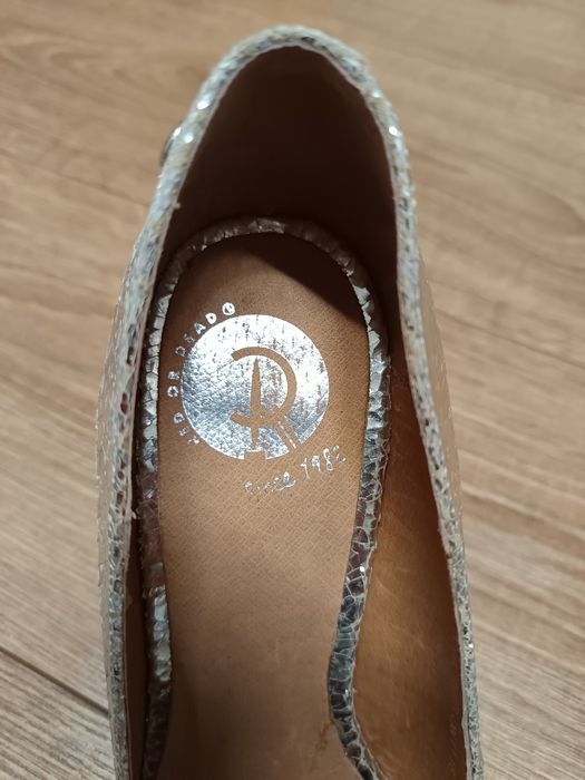 Vând pantofi piele noi int./ext., mărimea 40, marca Red or Dead