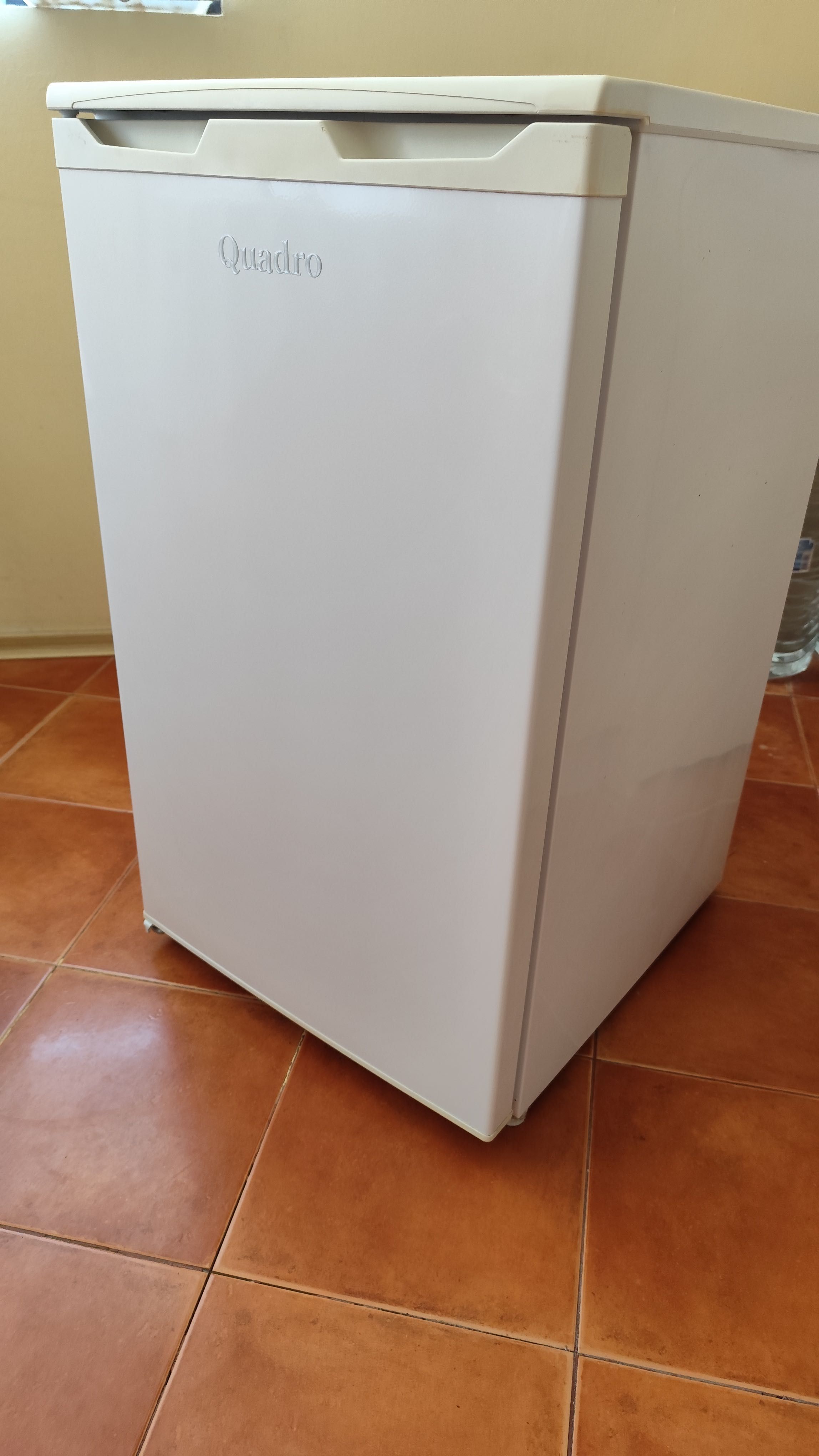 Мини хладилник с вътрешна камера Quadro