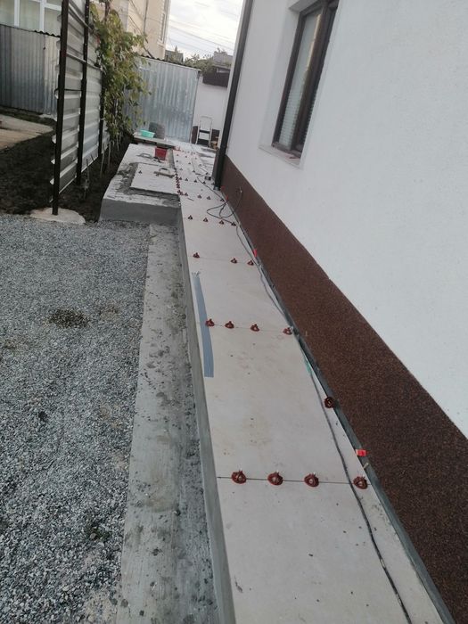 Execut lucrari de zugravit