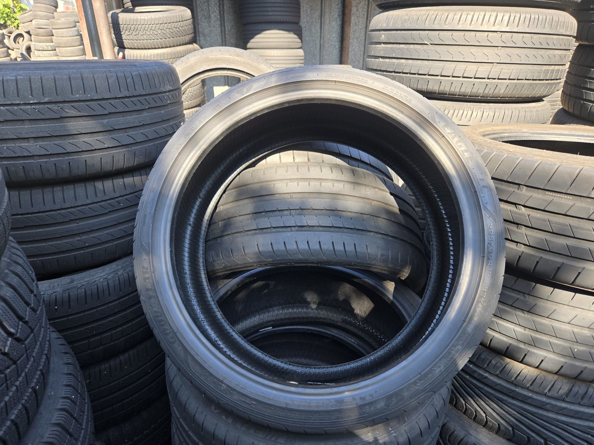 2бр. 225 35 19 Goodyear летни.