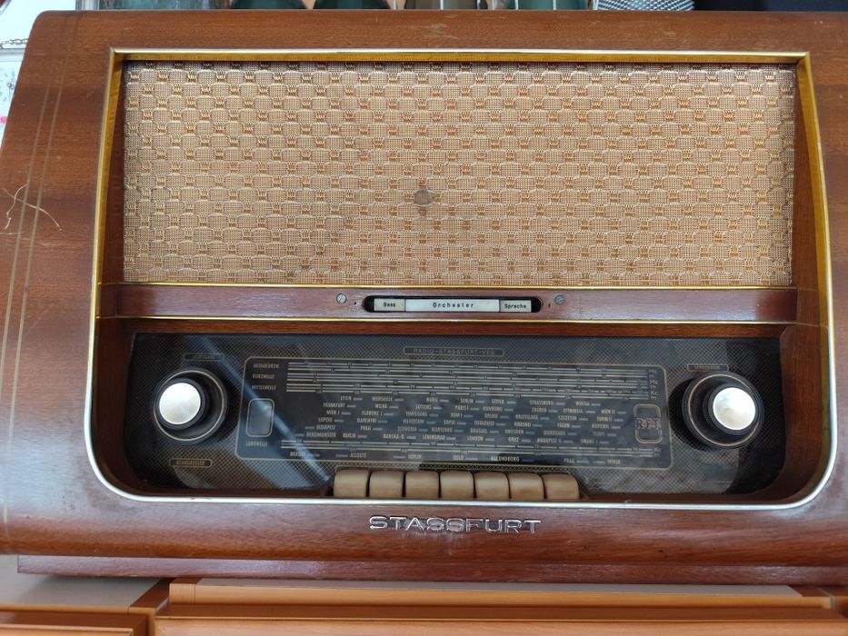 Radio Stassfurt, radio cu pick-up Latvija, trompeta, samovoar, lampa
