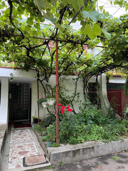 Reghin, ultracentral, apartament 4 camere, in vilă înșiruită