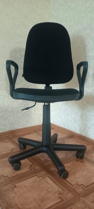 Продам офисный сиденье