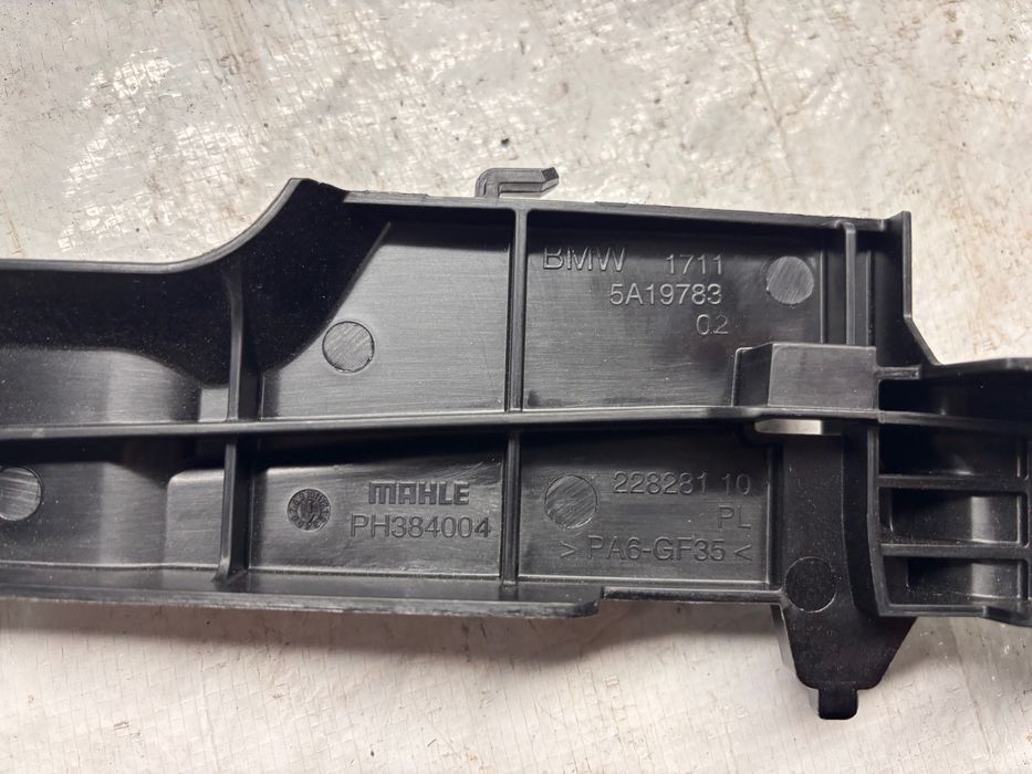 Държач за радиатора BMW G60/61/68/70