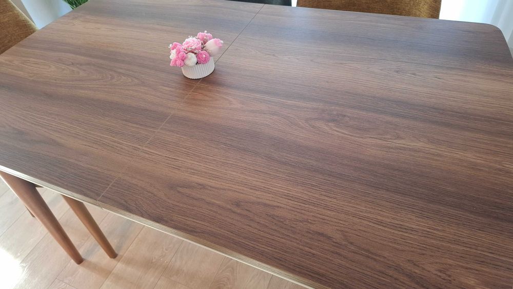 Трапезна маса без столове