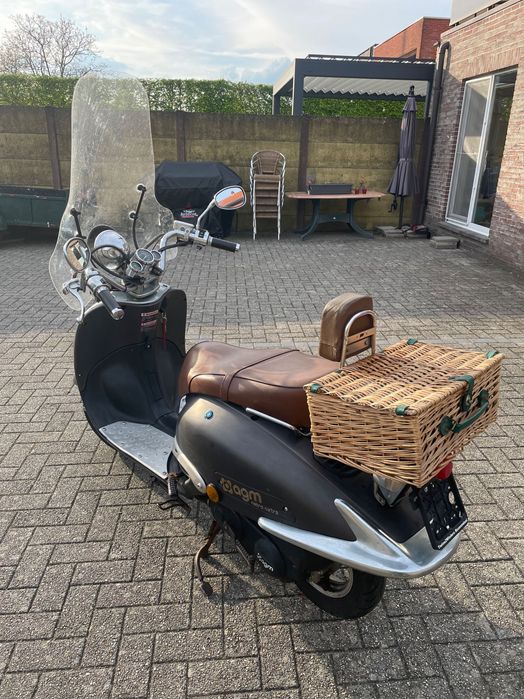 Vând scuter 50cc 4t