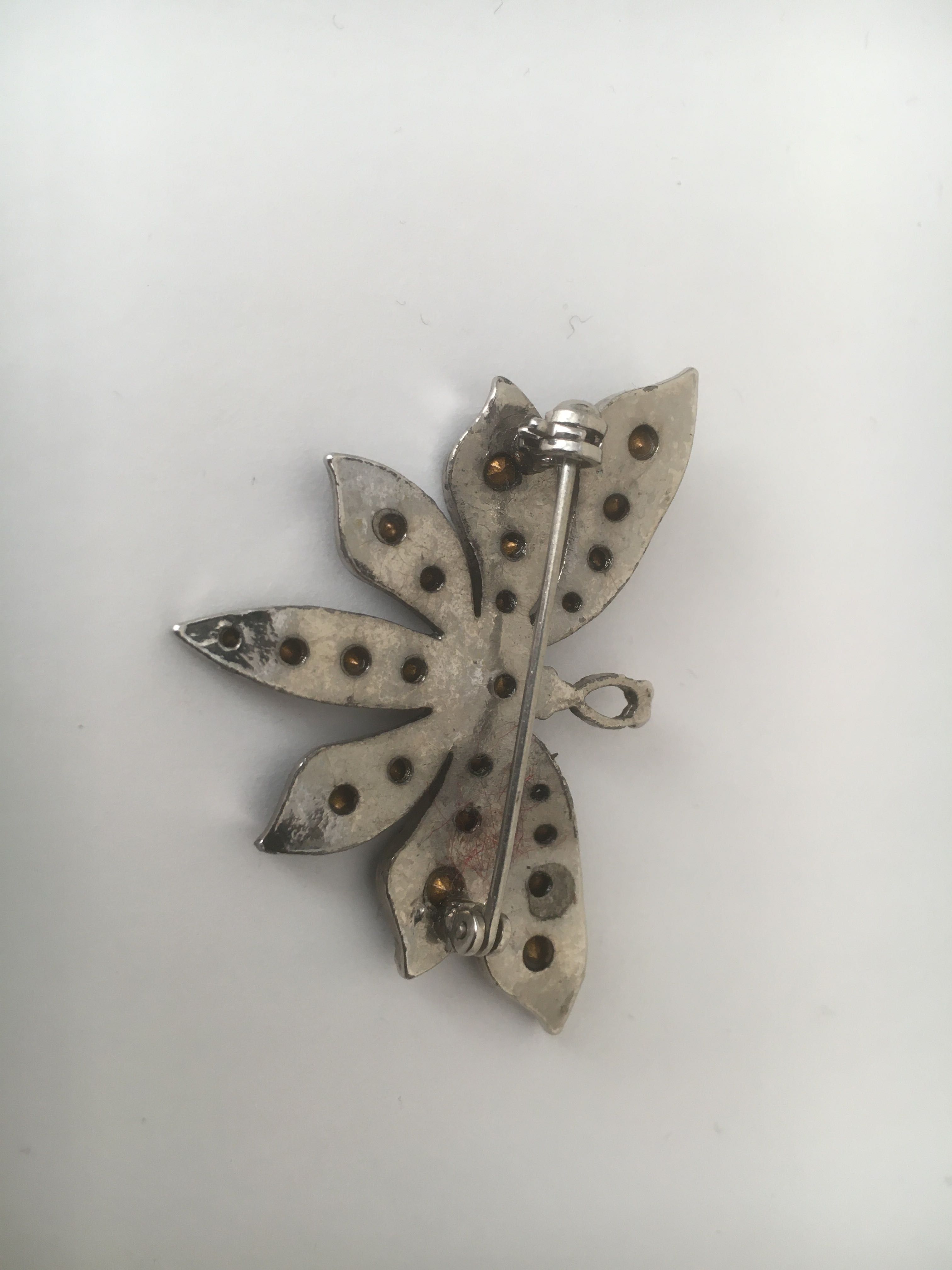 Стара брошка / Brooches