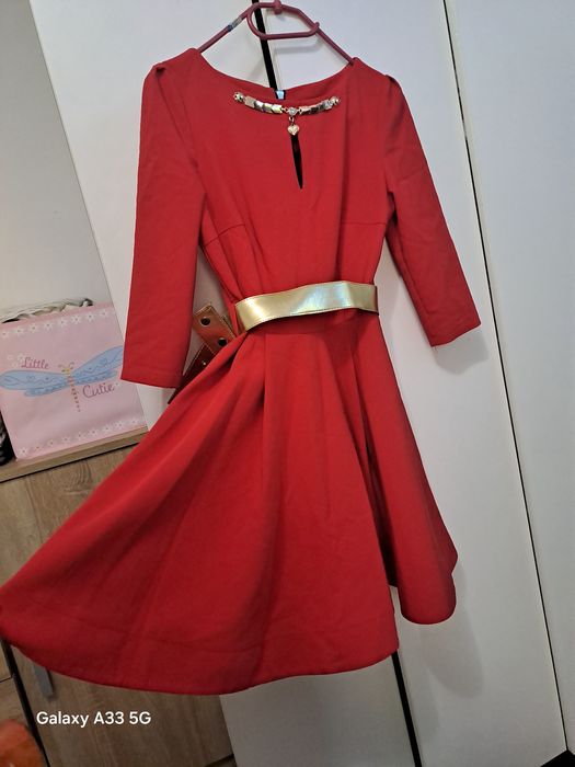 Haine de damă ,rochite ,fuste  M