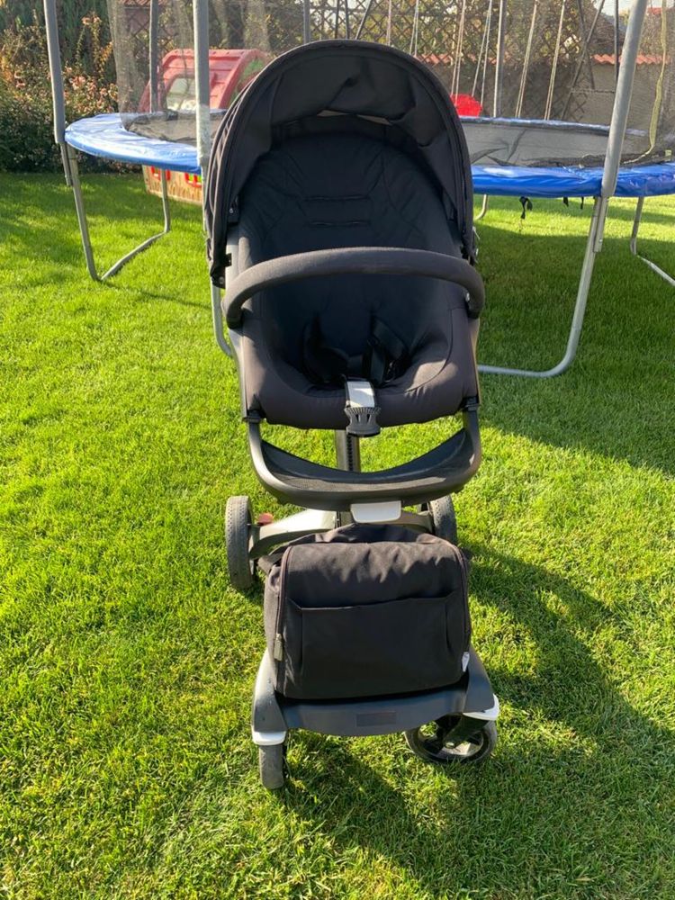 De vânzare cărucior Stokke v5 Black